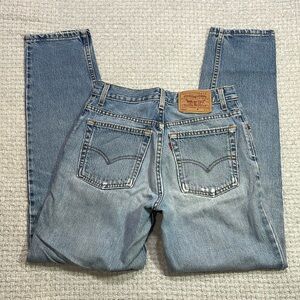 Levi's 550 relaxed tapered leg Made in USA Vintage 90’s  Light Wash 9 Long